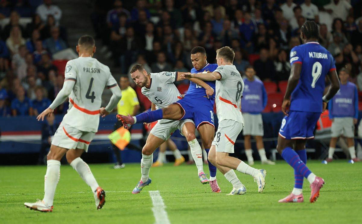 记者提问美国缺乏固定球员，波切蒂诺：谁是固定球员？哪位