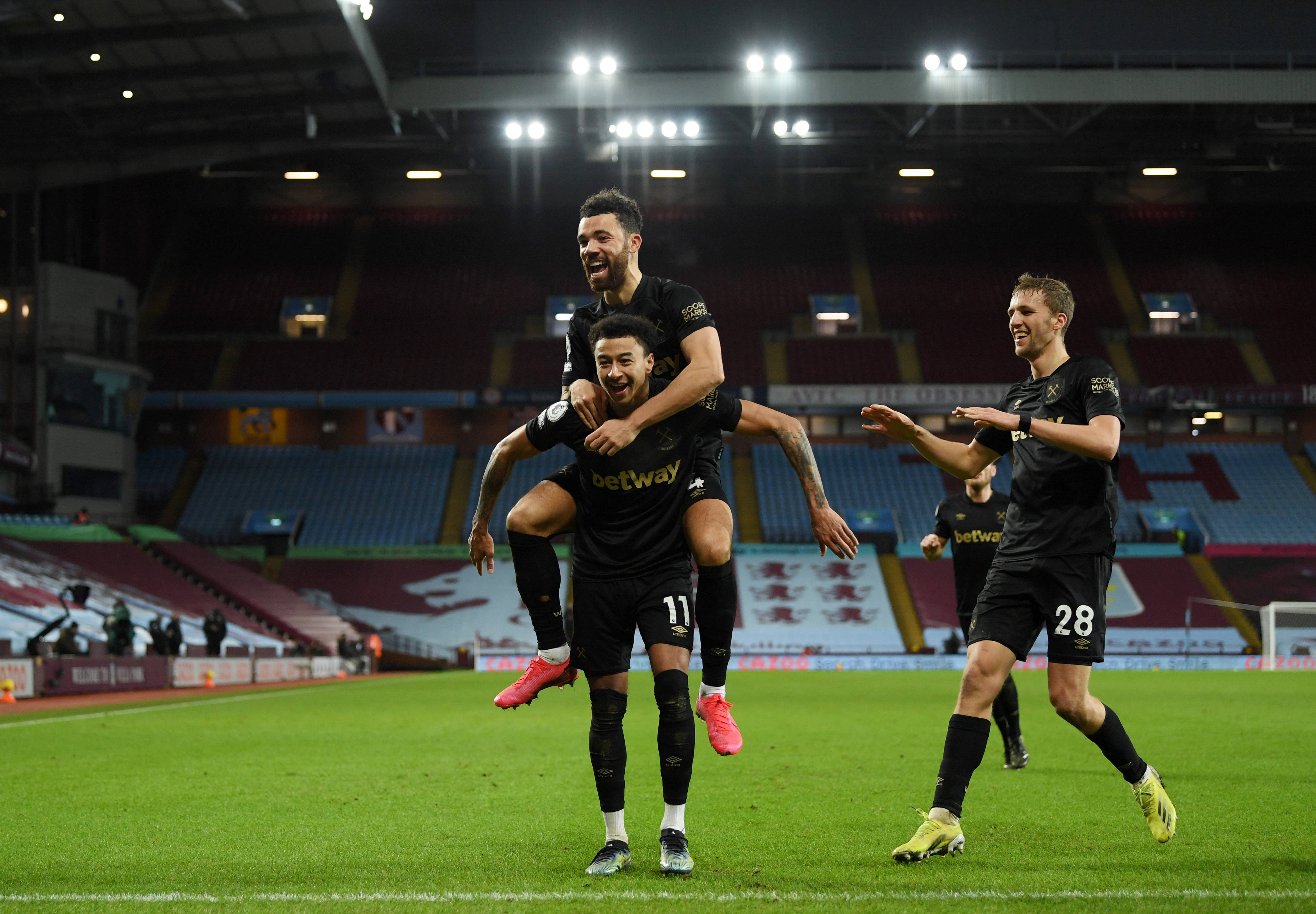 荷媒：拜仁今天将派球探考察里德，评估是否正式联系费耶诺德