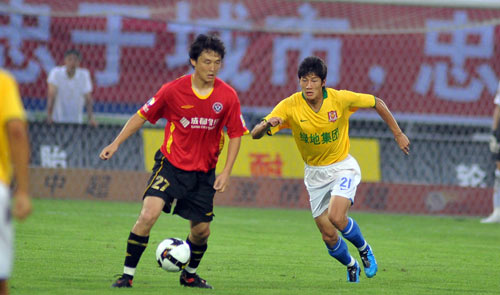 王哲林17分 CBA俱乐部杯上海男篮111-72战胜四川 杜智博23分