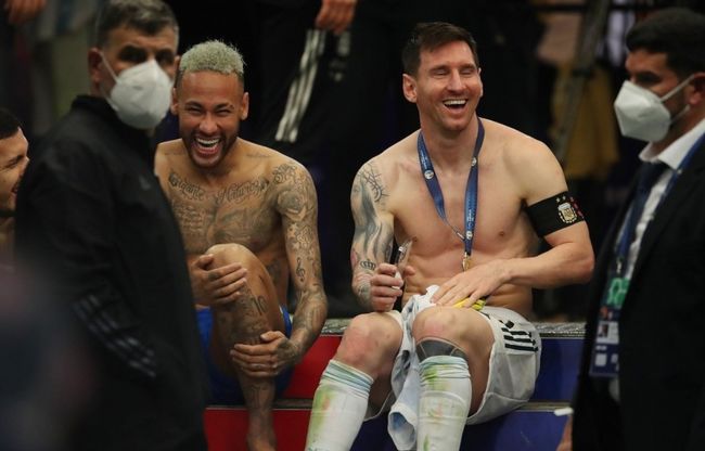 国米4‑0大胜科莫，一举登顶意甲积分榜