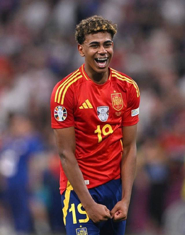 足球中超球队宣布签下五大联赛中场悍将