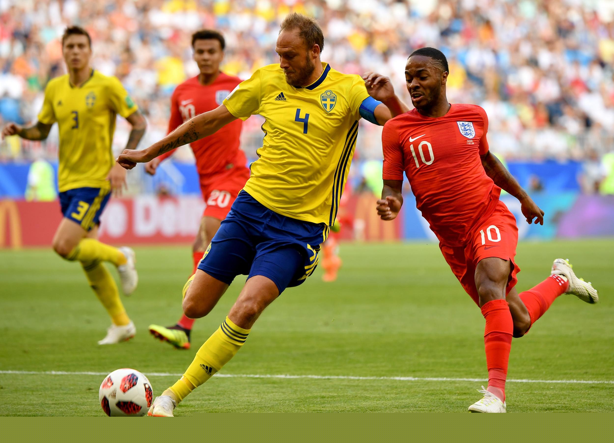 英超受大雪影响多场比赛延期