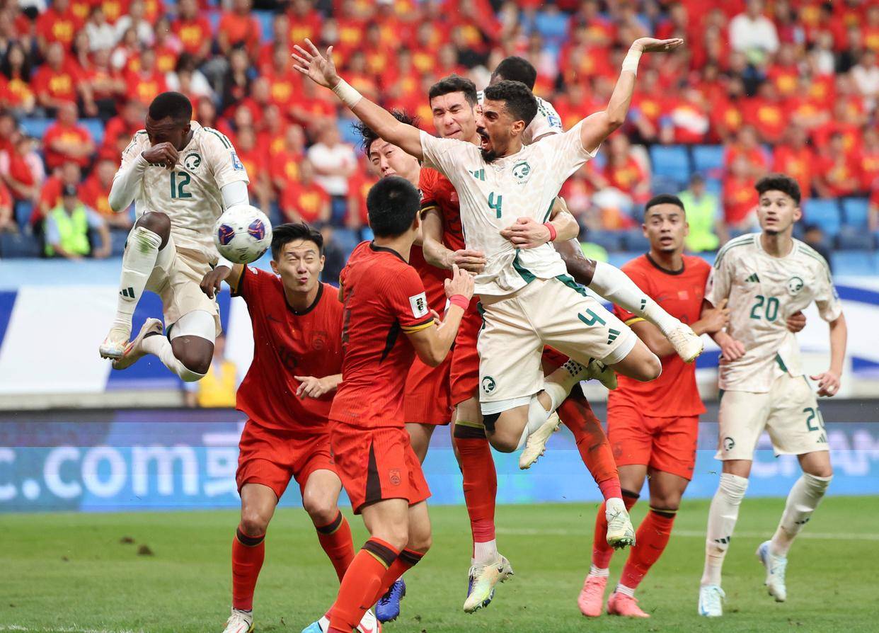 上一次对阵安哥拉：梅西斯卡洛尼替补登场，阿亚拉百场