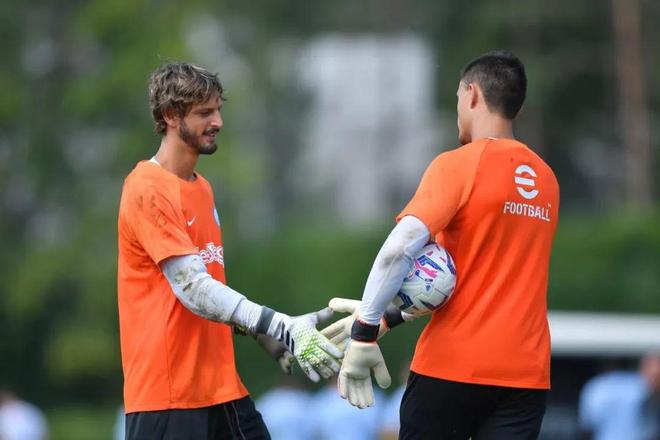 意甲知名评论员：迈尼昂不是耍脾气不续约，他只想看到米兰管理层的诚意！