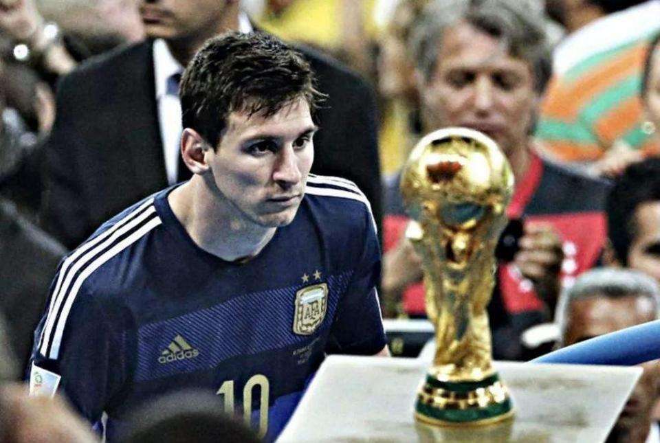 记者：如今国脚级球员税后拿100万甚至几十万年薪越来越普遍