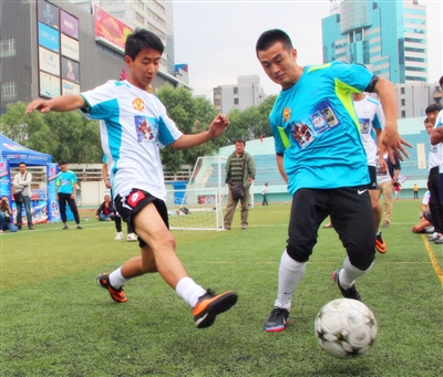 凯里·詹娜养女晒奢华生活，其母21岁跻身十亿富豪榜