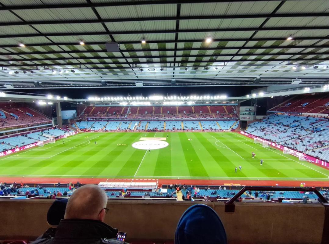 北京时间12月10日凌晨04：00，2025／26赛季欧冠联赛阶段第六轮的一场关键对决将在诺坎普球场上演。