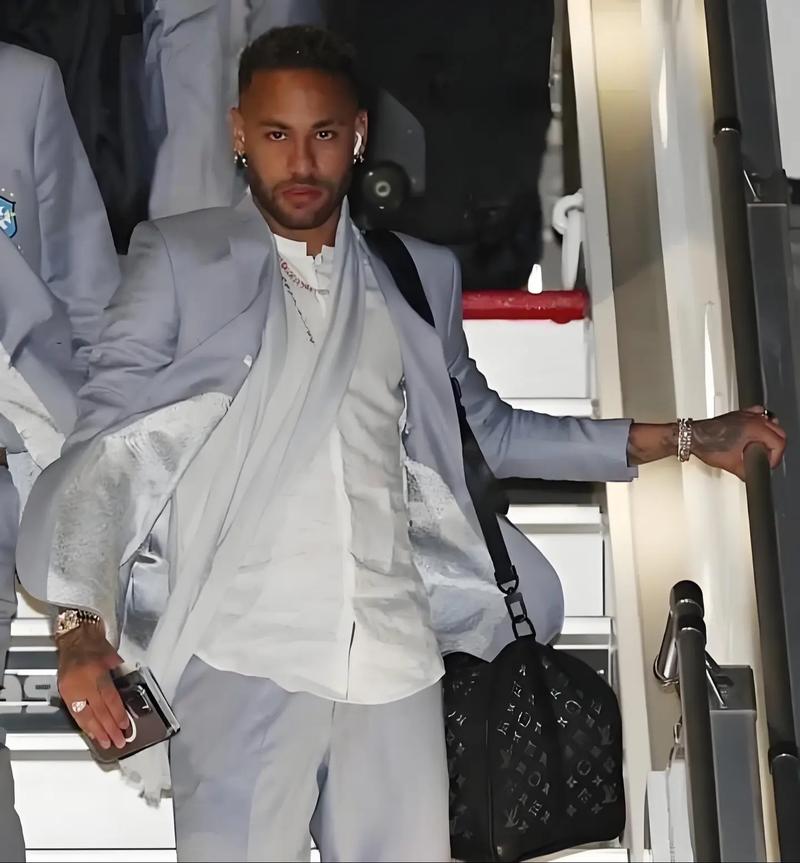 曼联球星表现亮眼，巴萨考虑买断拉什福德，利物浦遭绝平，阿森纳惨败维拉。